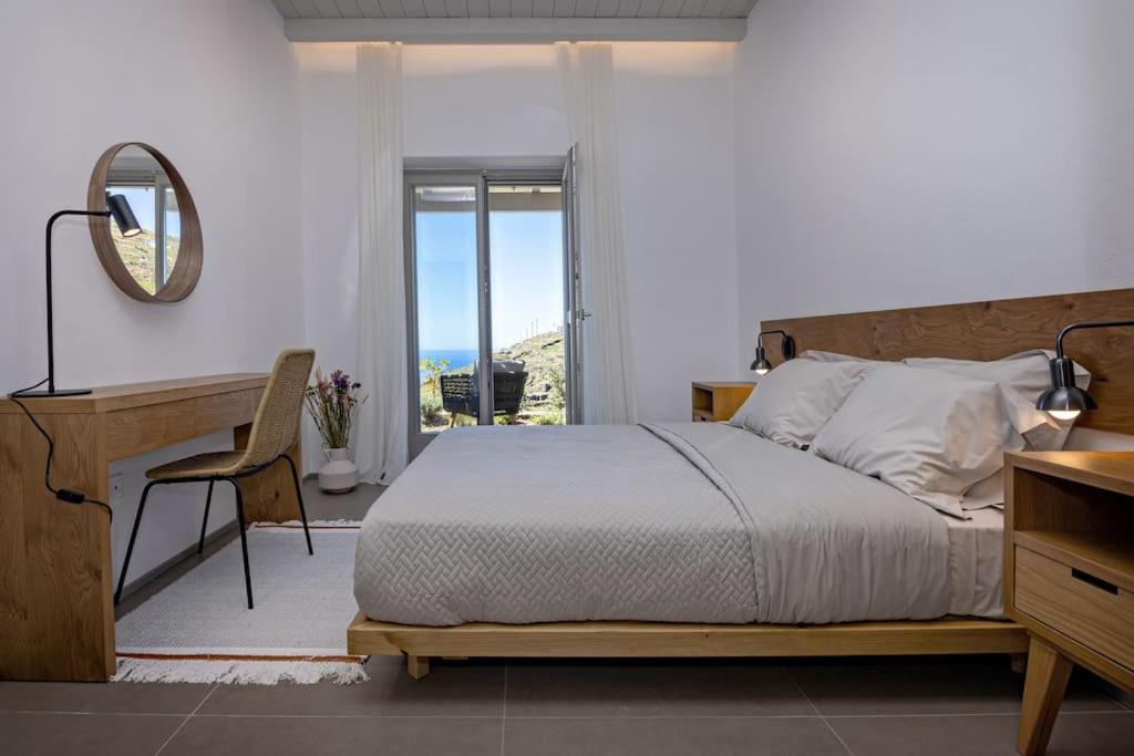 Erato In Triantaros Tinos *